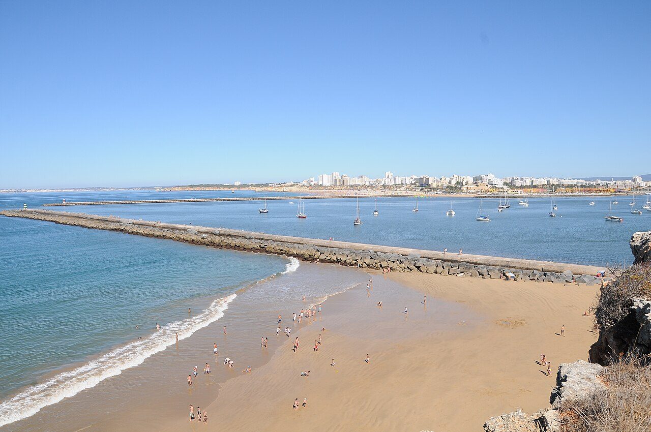 Molhe Beach