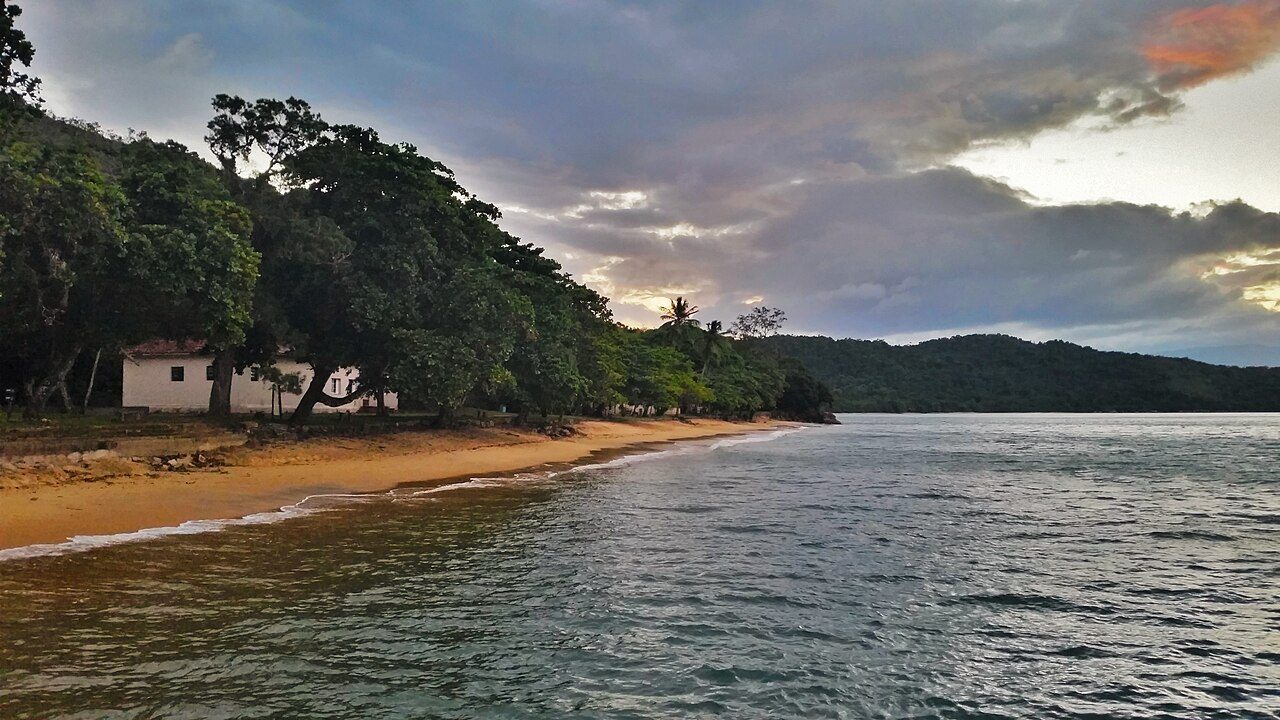 Presídio Beach of Anchieta Island