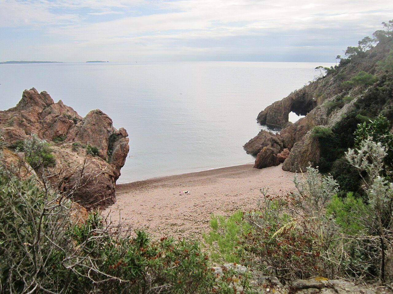 Gardanne's cave beach