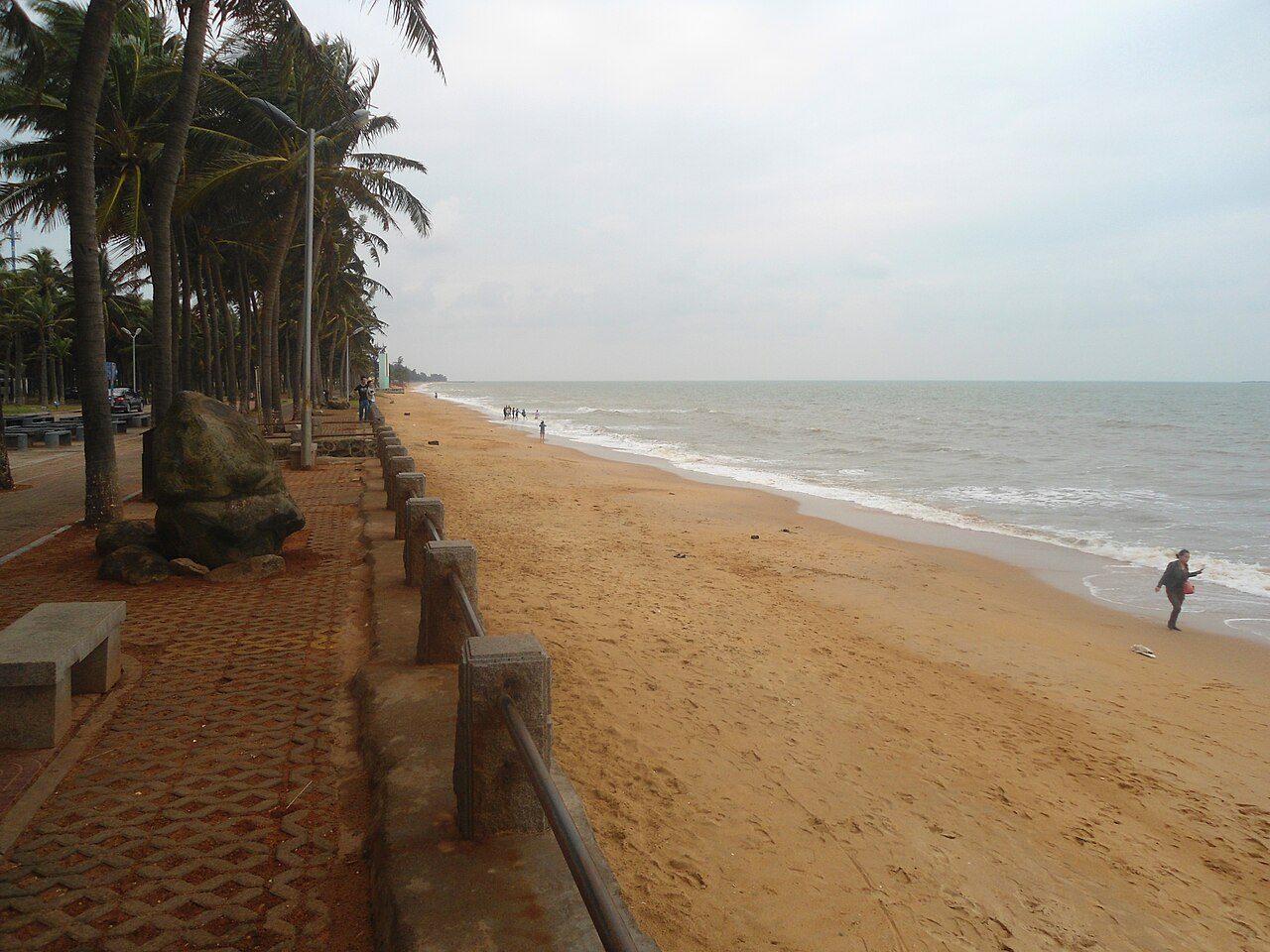 Holiday Beach, Hainan