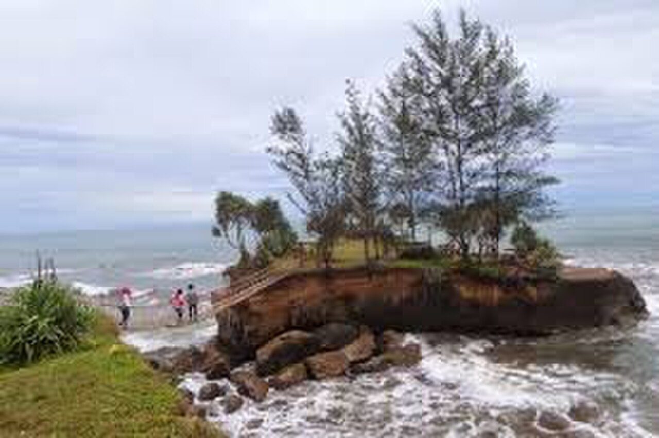 Sungai Suci Beach