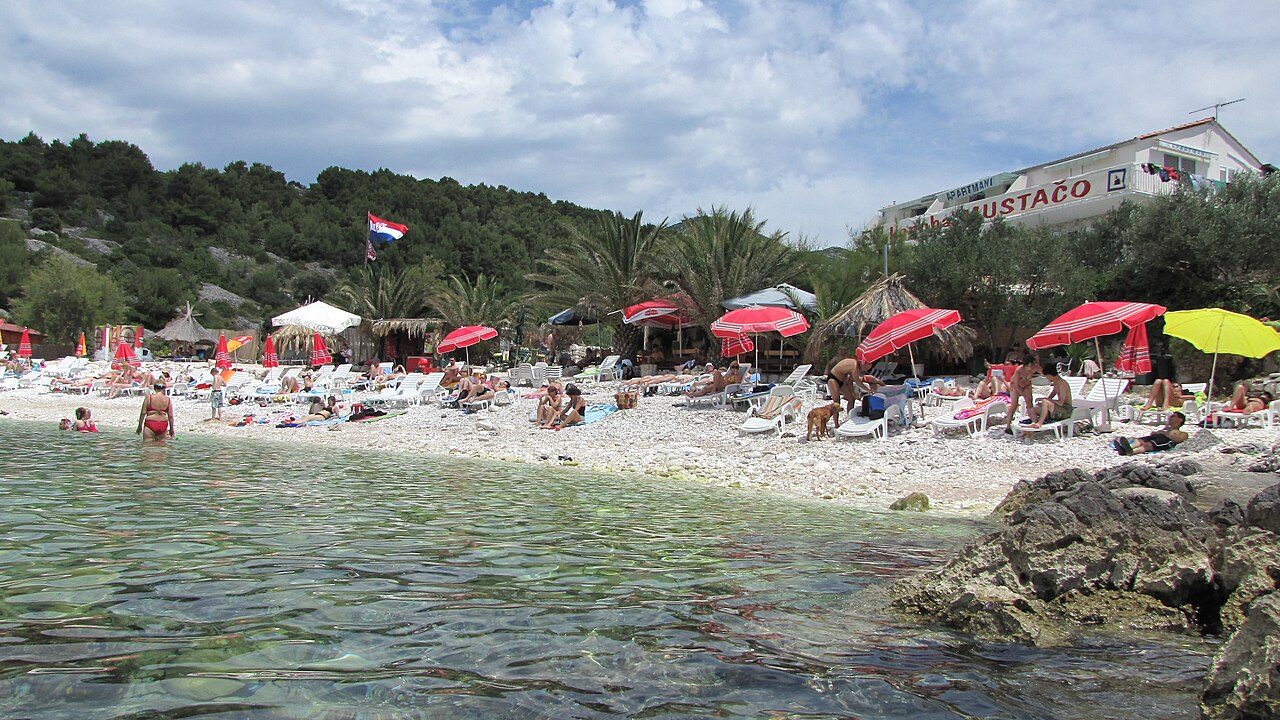 Pokonji Dol Beach