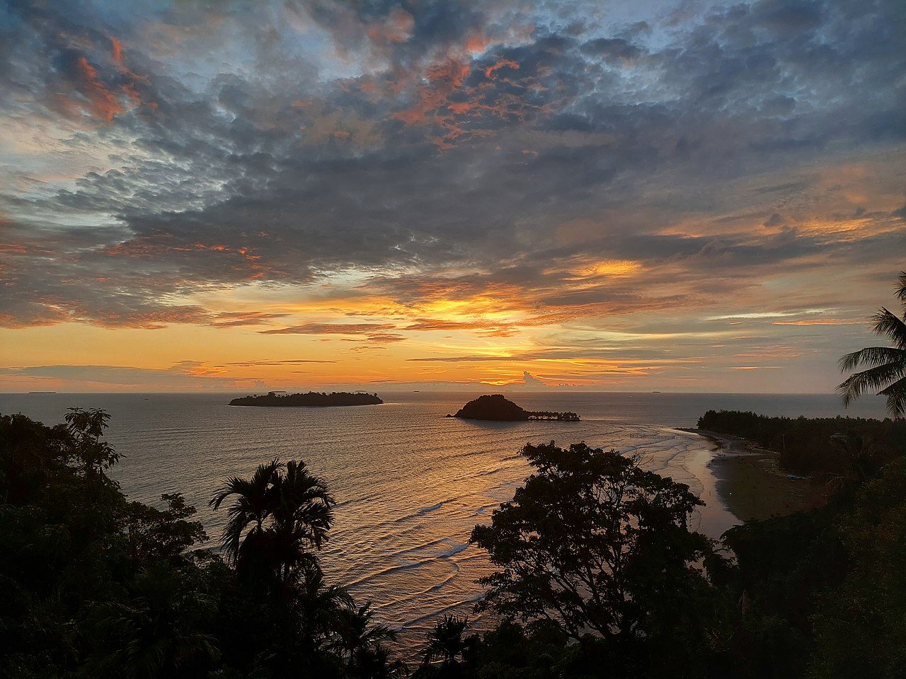 Air Manis beach