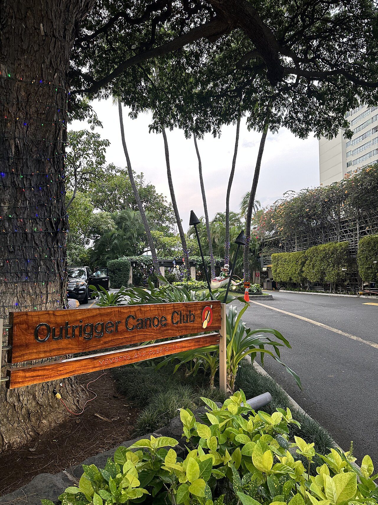 Outrigger Canoe Club Beach