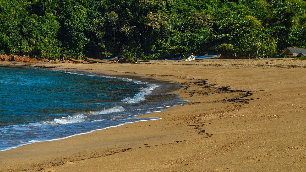 Camburi das Pedras Beach